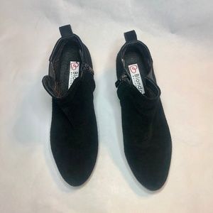 Blondo Chelsea Black Suede Weatherproof Boots 7.5